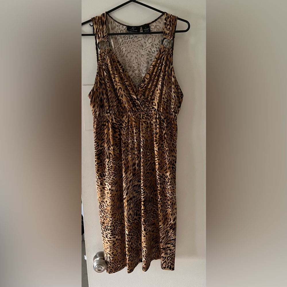 Women’s Lennie for Nina Leonard empire waist leopard midi dress in size large